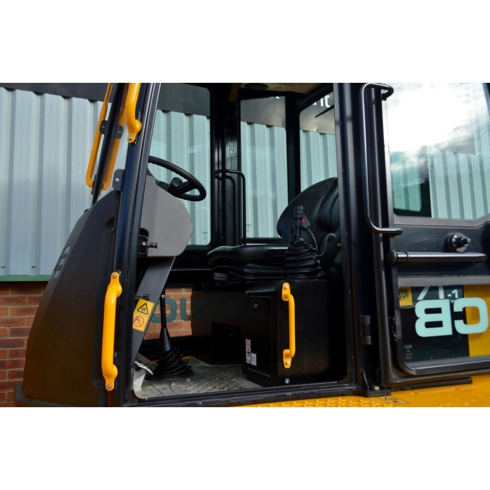 JCB Previews Hi Viz 7 Tonne Site Dumper 